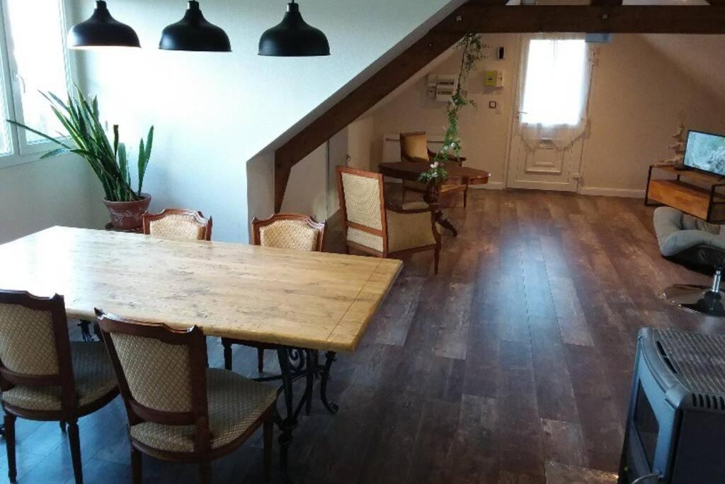 Pouligney-Lusans Appartement Lumineux, Calme Et Panoramique !! מראה חיצוני תמונה